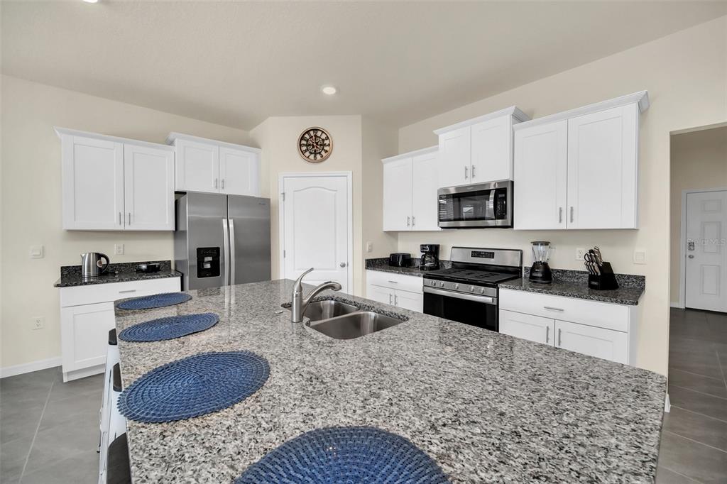 7876 Oak Reflection Loop Davenport, FL 33837 - Photo 5 of 56