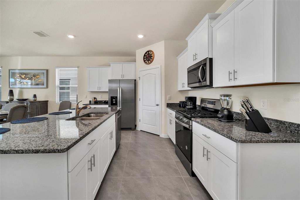 7876 Oak Reflection Loop Davenport, FL 33837 - Photo 8 of 56