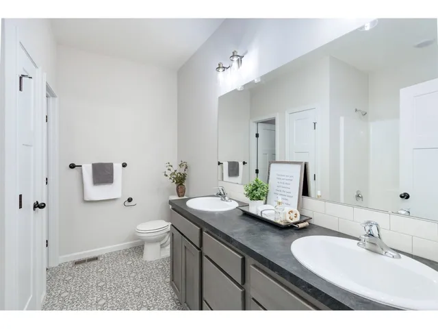 $288,636 | 2224 Country Lakes Street, Haysville, KS 67060