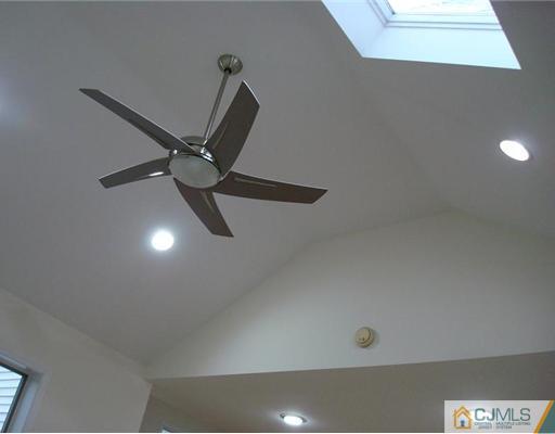 34 Timber Road Edison, NJ 08820 - Photo 4 of 9