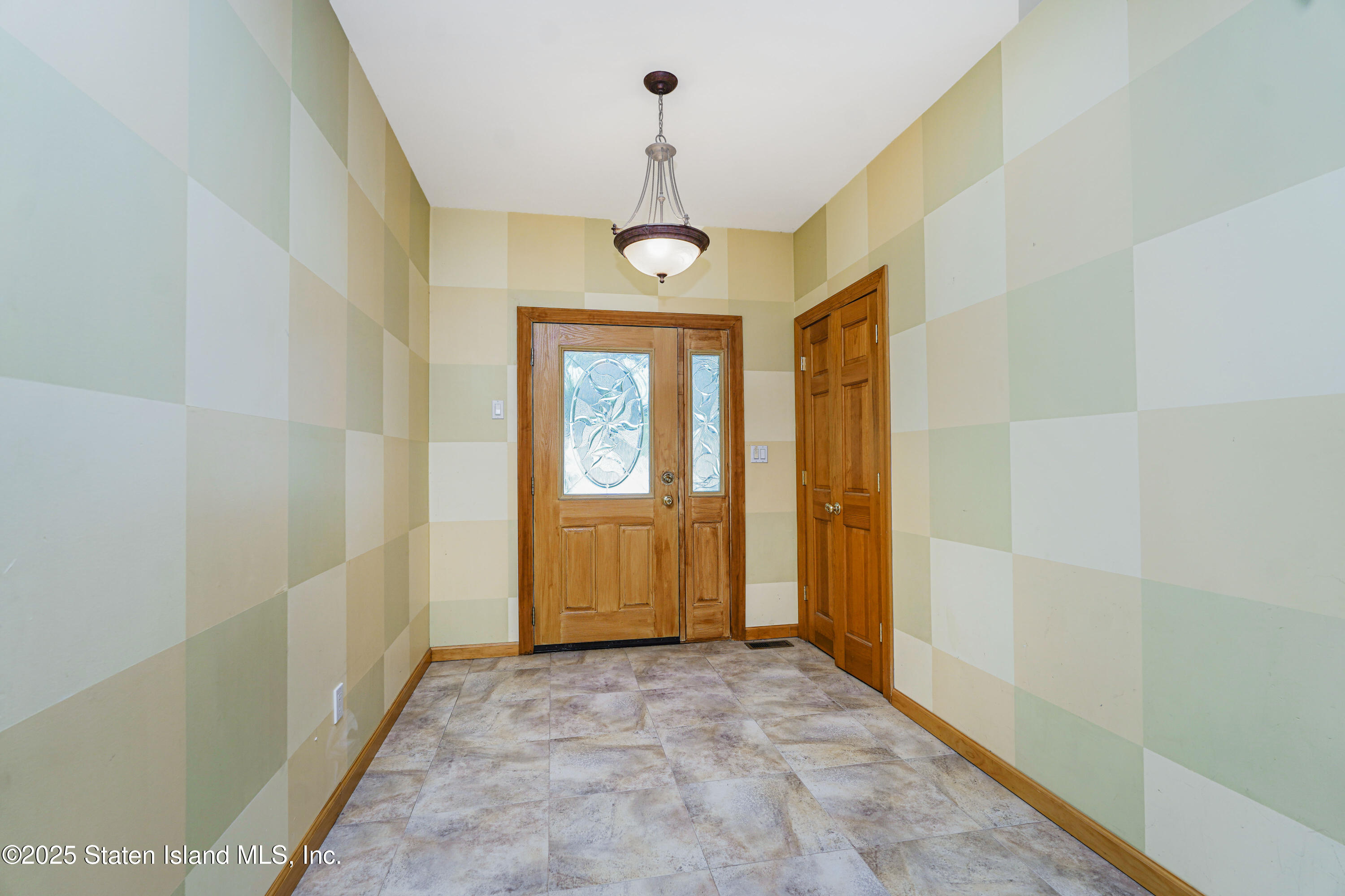 528 Rathbun Avenue Staten Island, NY 10312 - Photo 2 of 50 2