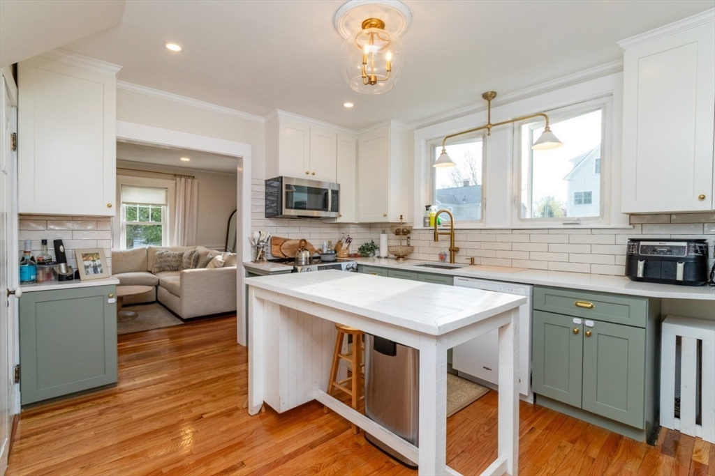 51 Stevens Road Needham, MA 02492 - Photo 10 of 34