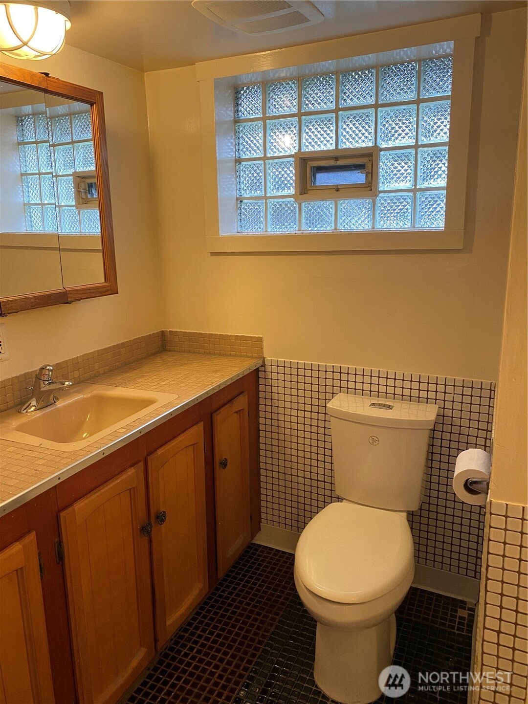 809 Northeast 62nd Street Seattle, WA 98115 - Photo 11 of 12