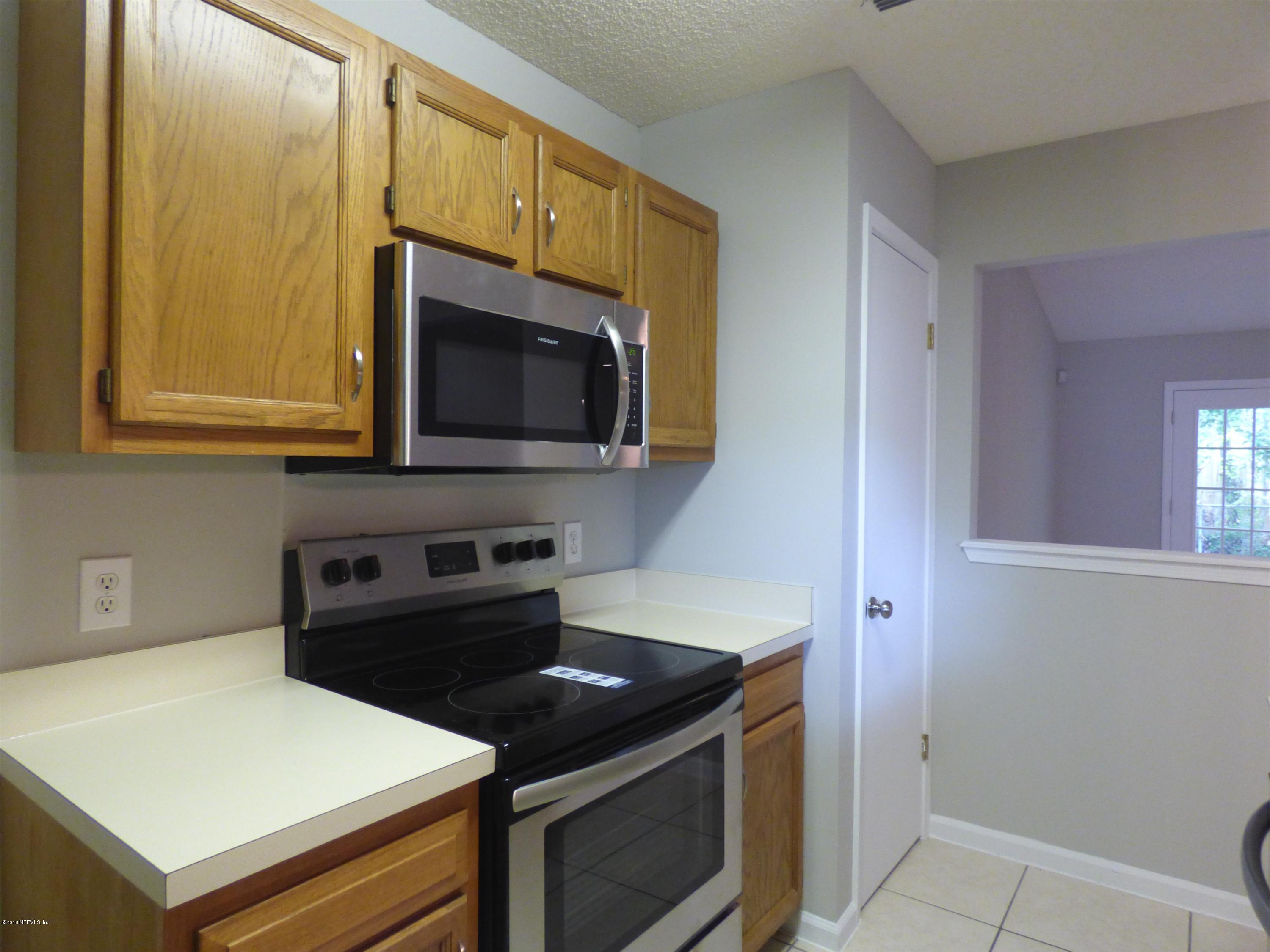 10825 Rutherford Court Jacksonville, FL 32257 - Photo 6 of 12 KITCHEN