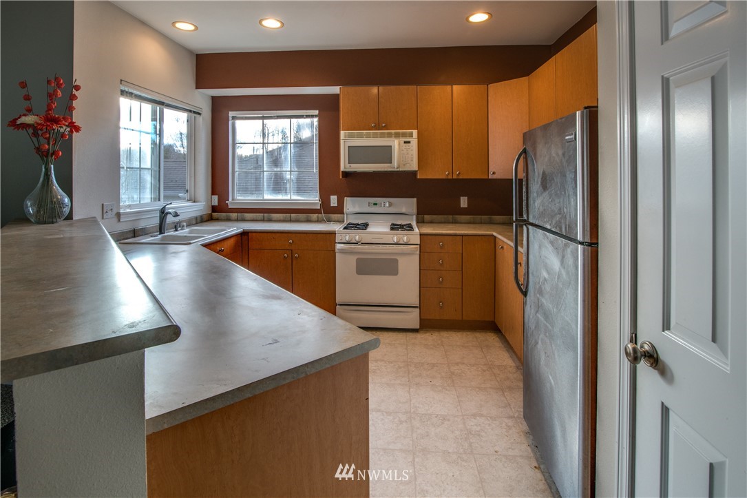 5001 Davis Place South, Unit B Renton, WA 98055 - Photo 2 of 13 Gallery Image 2