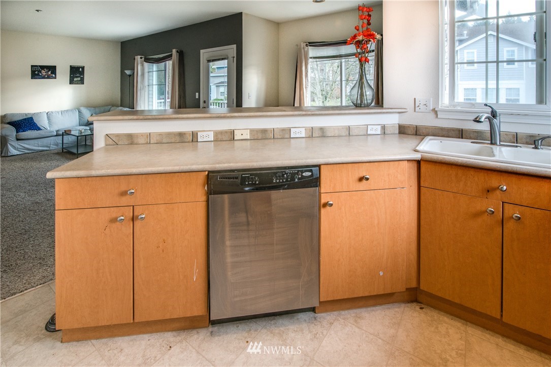 5001 Davis Place South, Unit B Renton, WA 98055 - Photo 3 of 13 Gallery Image 3