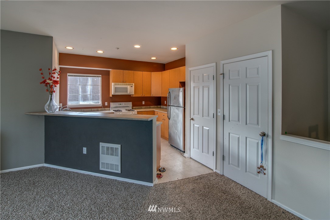 5001 Davis Place South, Unit B Renton, WA 98055 - Photo 5 of 13 Gallery Image 5