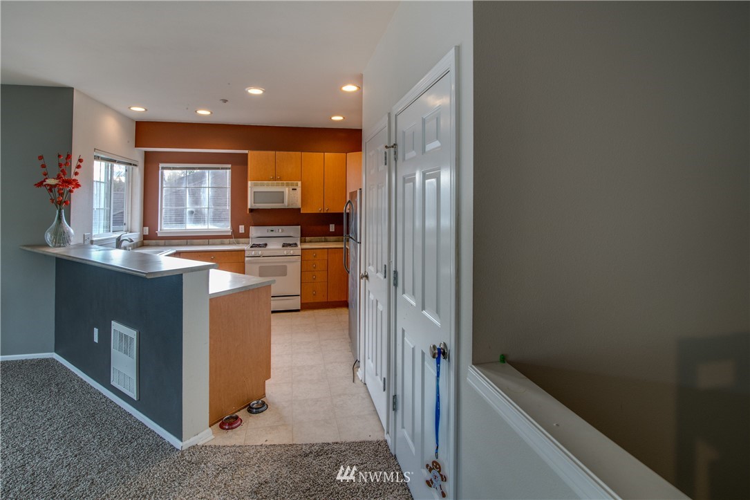 5001 Davis Place South, Unit B Renton, WA 98055 - Photo 6 of 13 Gallery Image 6
