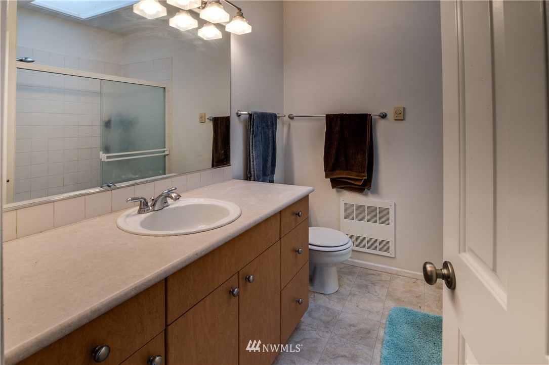 5001 Davis Place South, Unit B Renton, WA 98055 - Photo 9 of 13 Gallery Image 9