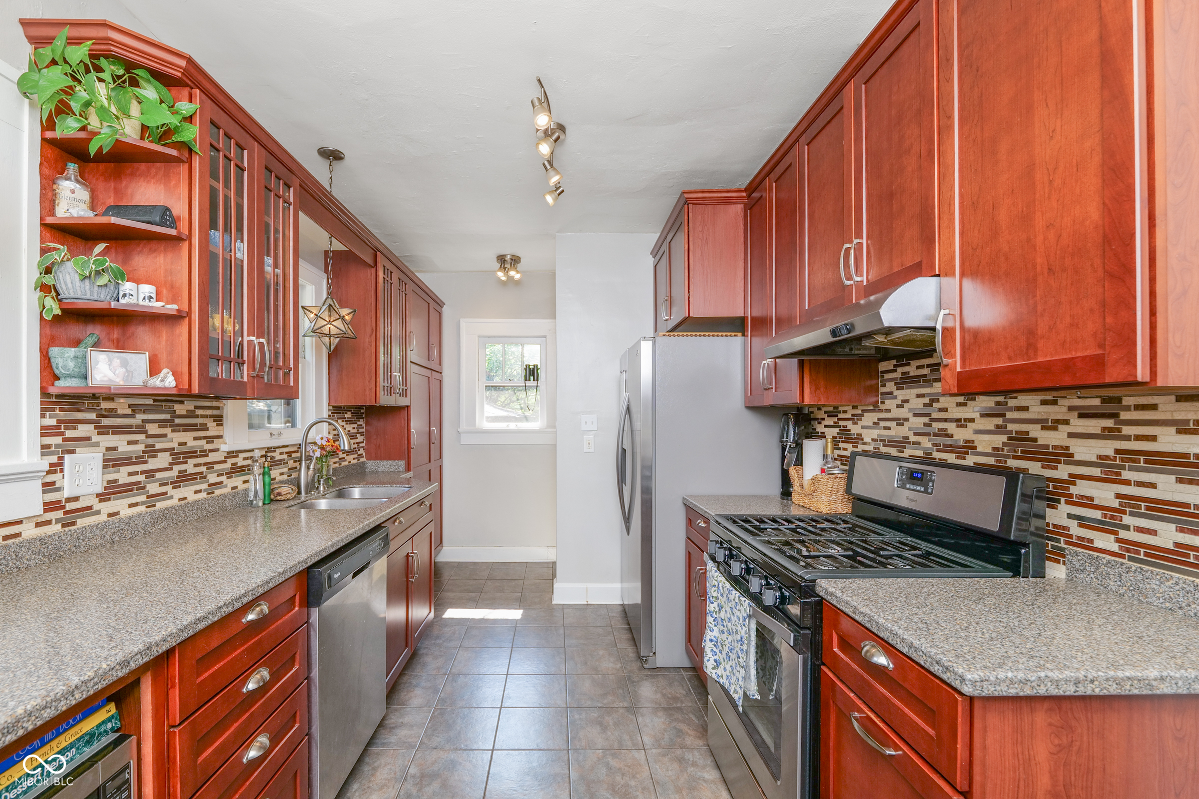 341 Poplar Road Indianapolis, IN 46219 - Photo 11 of 26 Gallery Image 11