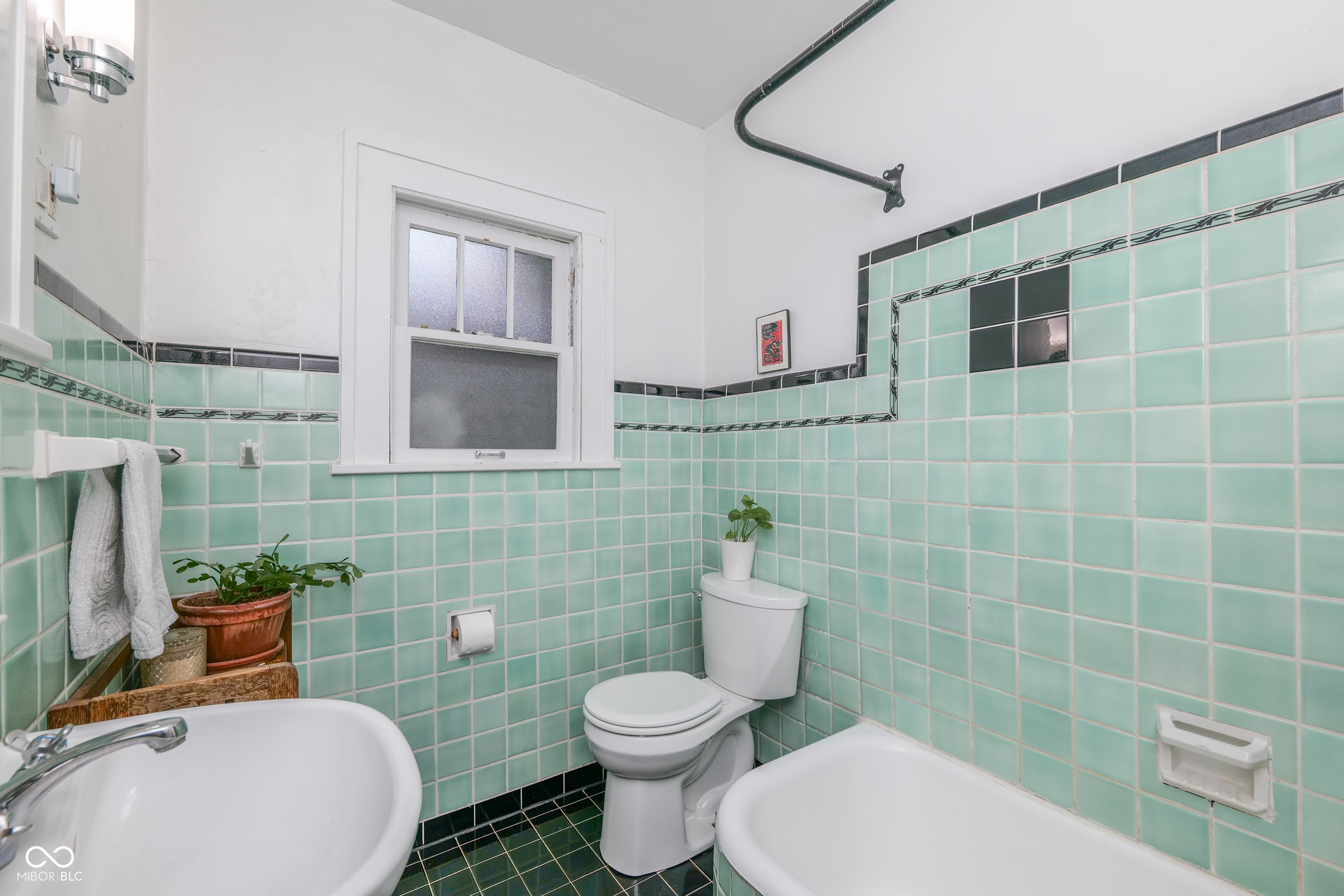 341 Poplar Road Indianapolis, IN 46219 - Photo 17 of 26 Gallery Image 17