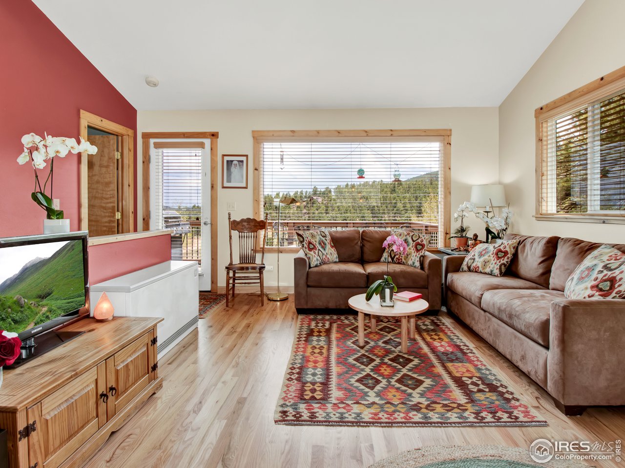 536 Taylor Road Lyons, CO 80540 - Photo 17 of 40 Great room
