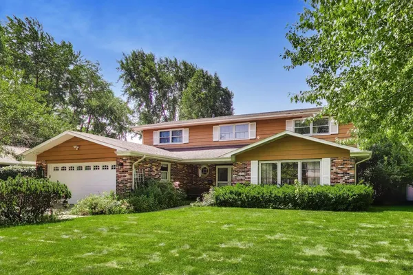 $499,900 | 723 East Juniper Drive, Palatine, IL 60074