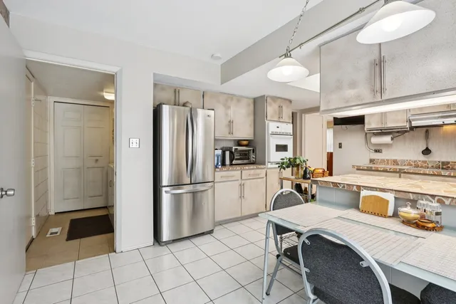 $555,000 | 810 Silver Rock Lane, Buffalo Grove, IL 60089