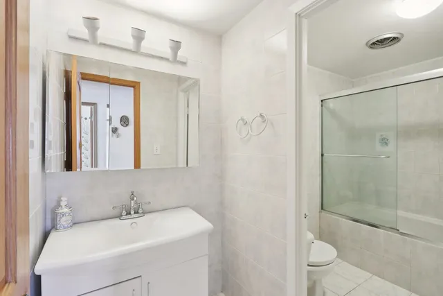 $555,000 | 810 Silver Rock Lane, Buffalo Grove, IL 60089