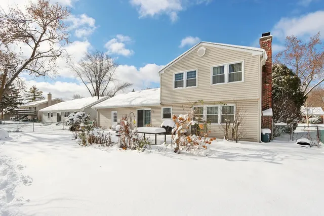 $555,000 | 810 Silver Rock Lane, Buffalo Grove, IL 60089