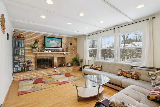 $555,000 | 810 Silver Rock Lane, Buffalo Grove, IL 60089