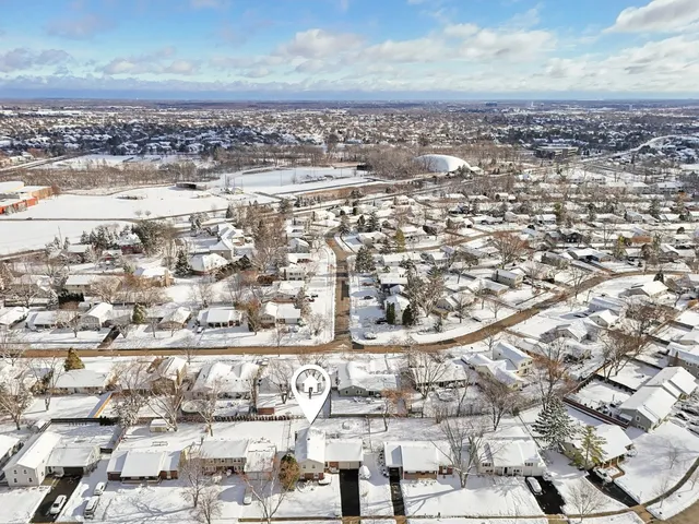 $555,000 | 810 Silver Rock Lane, Buffalo Grove, IL 60089