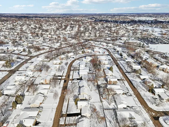 $555,000 | 810 Silver Rock Lane, Buffalo Grove, IL 60089