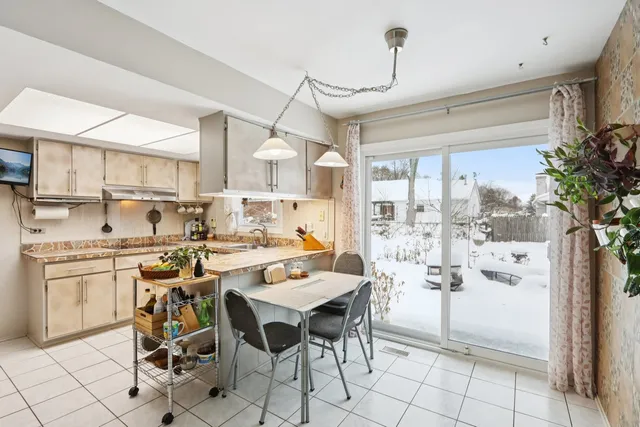 $555,000 | 810 Silver Rock Lane, Buffalo Grove, IL 60089