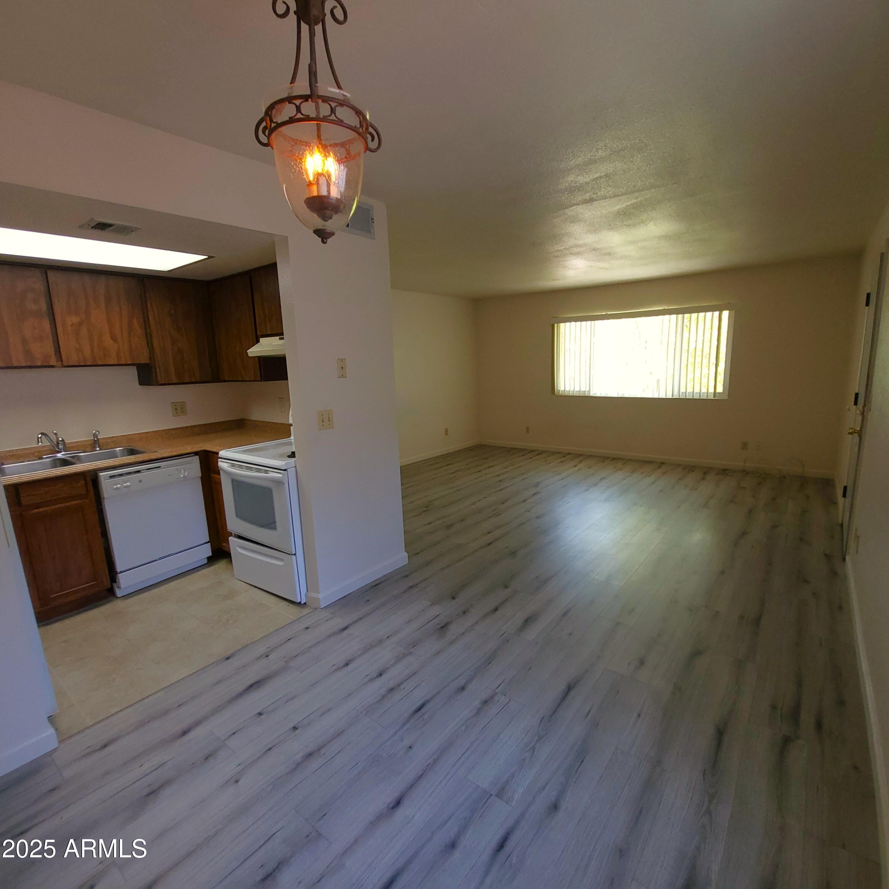 700 West University Drive, Unit 225 Tempe, AZ 85281 - Photo 4 of 12 dining