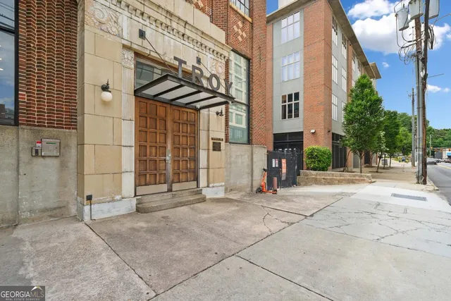 a view of a back yard of a house with a garden