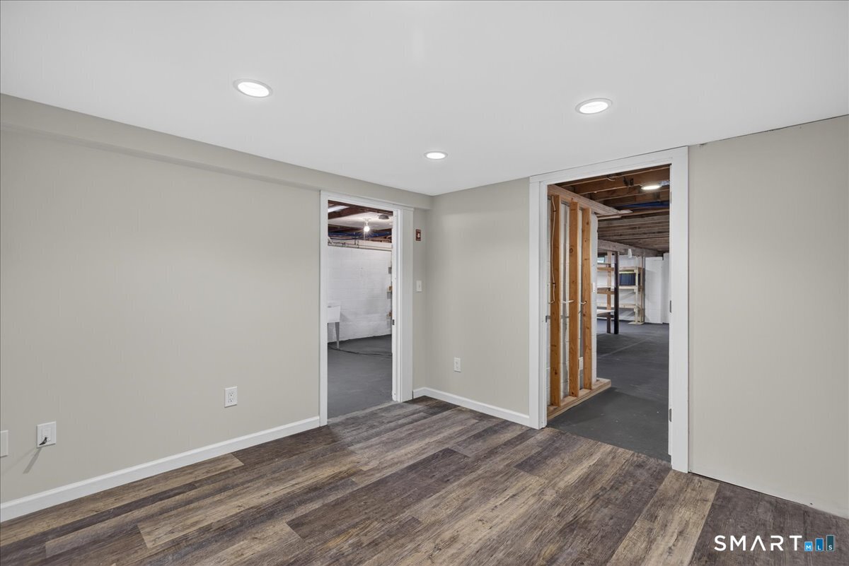 11 Derby Road Norwalk, CT 06854 - Photo 21 of 29 Gallery Image 21