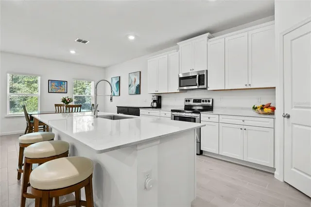 $399,900 | 2208 Northwest 89 Drive, Gainesville, FL 32606