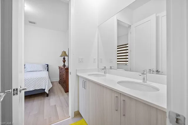 a en suite bathroom with a sink and a mirror