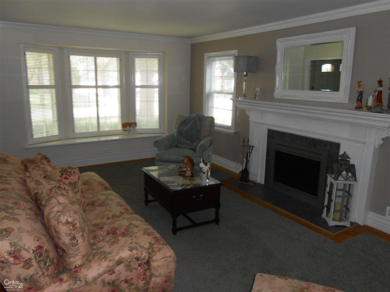 857 Hawthorne Road Grosse Pointe Woods, MI 48236 - Photo 11 of 44