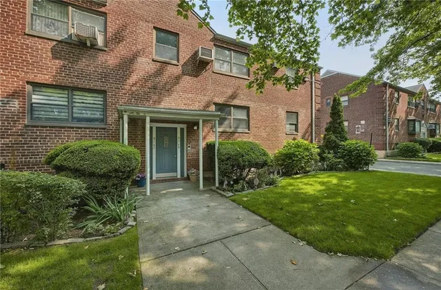 $259,999 | 91-49 153rd Avenue, Unit 123 | Lindenwood