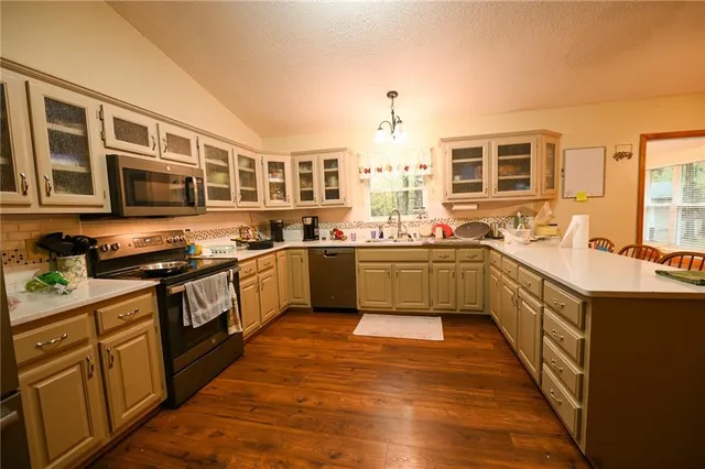 $343,000 | 24900 Englewood Lane, Lebanon, MO 65536