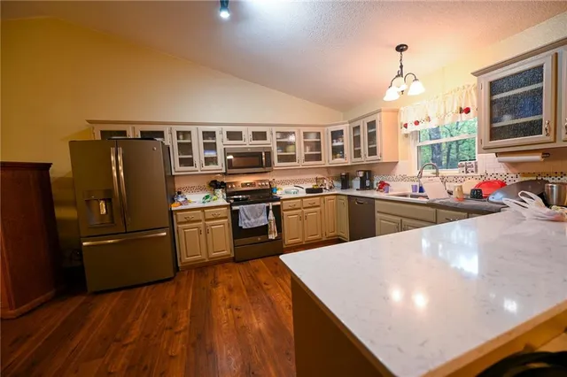 $343,000 | 24900 Englewood Lane, Lebanon, MO 65536