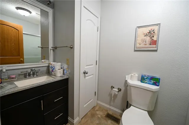 $343,000 | 24900 Englewood Lane, Lebanon, MO 65536