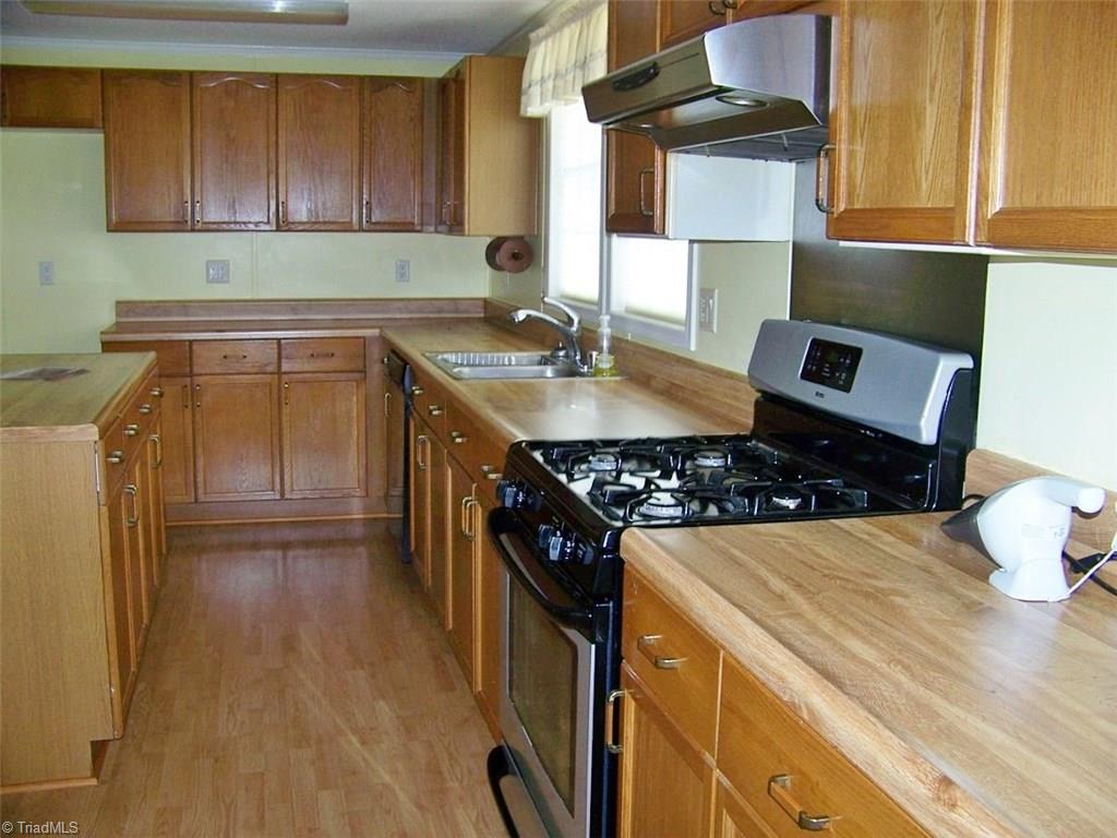 388 Davis Road Mount Airy, NC 27030 - Photo 10 of 26 Large Kitchen