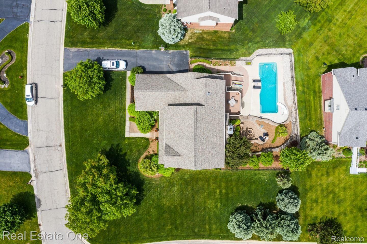 4511 Boxwood Court Rochester, MI 48306 - Photo 49 of 52 DJI_0413.jpg
