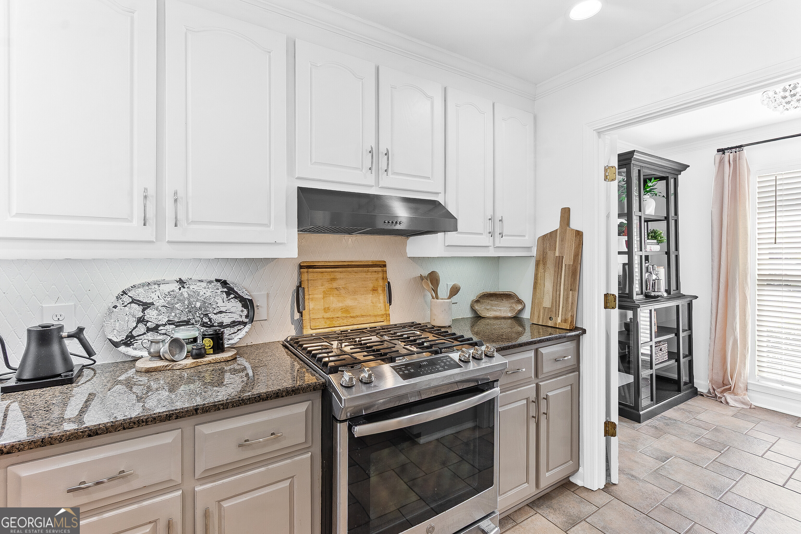 206 Huntington Court Macon, GA 31210 - Photo 12 of 27 a kitchen with granite countertop a stove and a sink