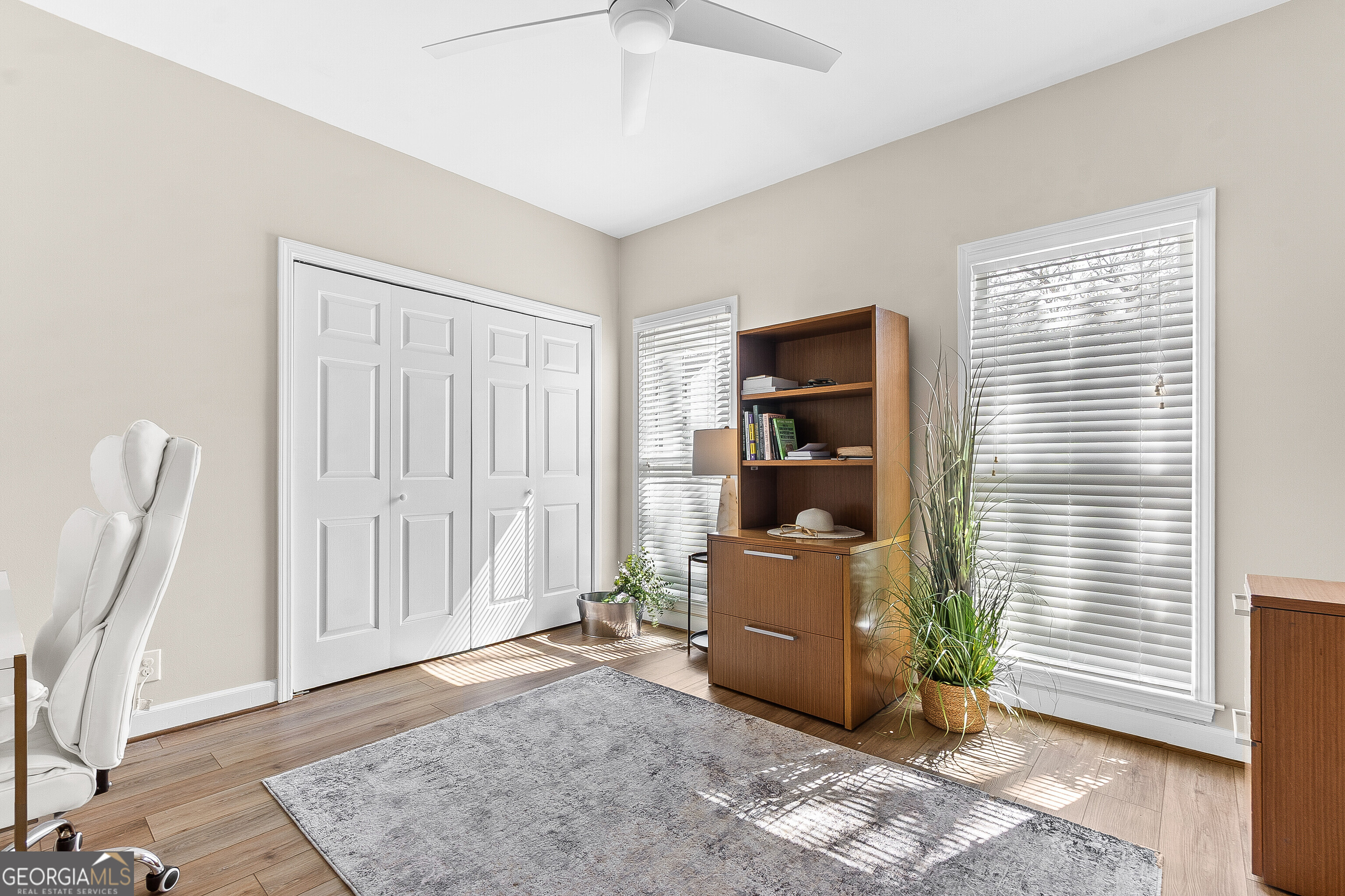 206 Huntington Court Macon, GA 31210 - Photo 19 of 27 a living room with furniture and a window