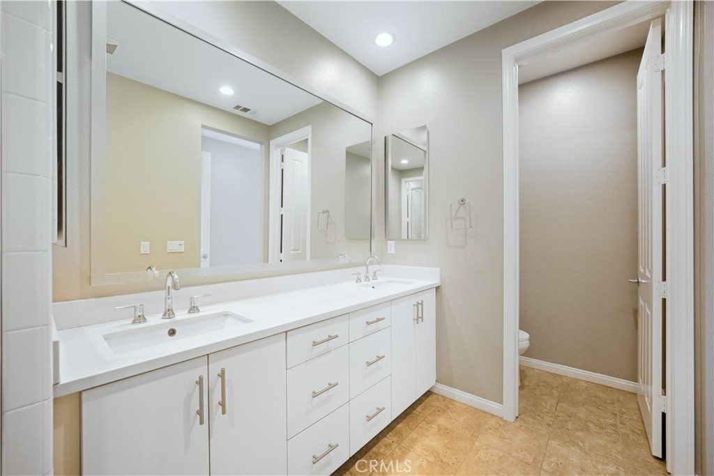 810 East Promenade, Unit C Azusa, CA 91702 - Photo 19 of 35 Bathroom 1