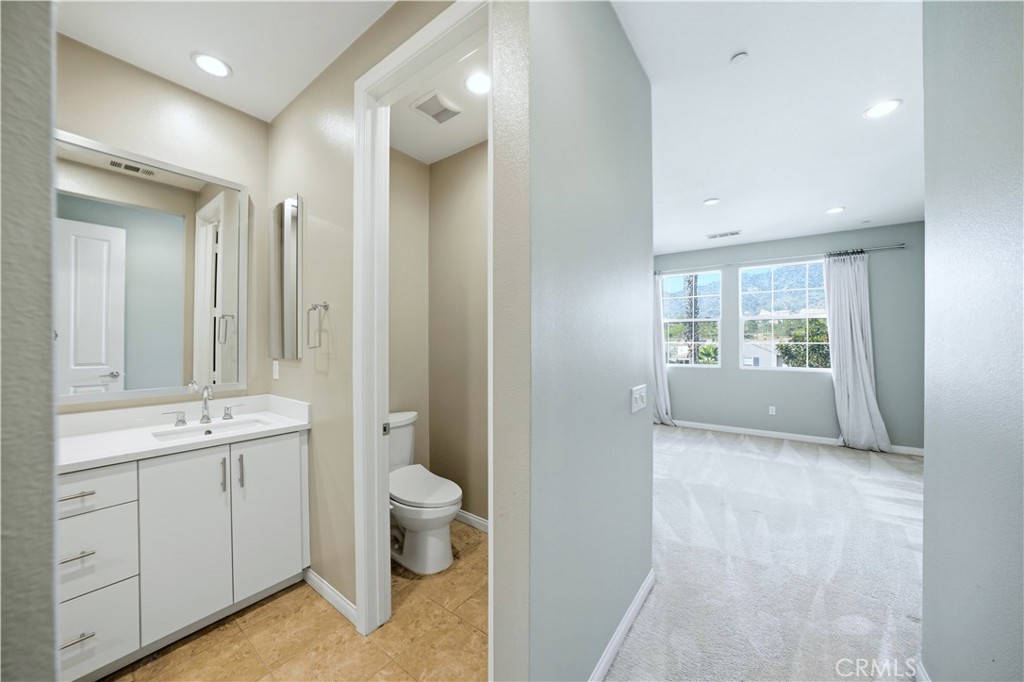 810 East Promenade, Unit C Azusa, CA 91702 - Photo 22 of 35 Bathroom 2