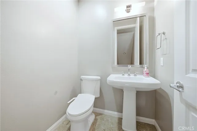 $675,000 | 810 East Promenade, Unit C, Azusa, CA 91702