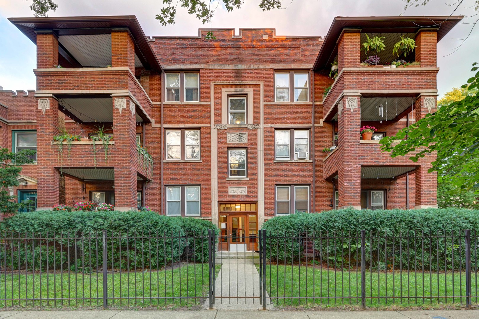 4903 North Monticello Avenue, Unit 3 Chicago, IL 60625 - Photo 1 of 23