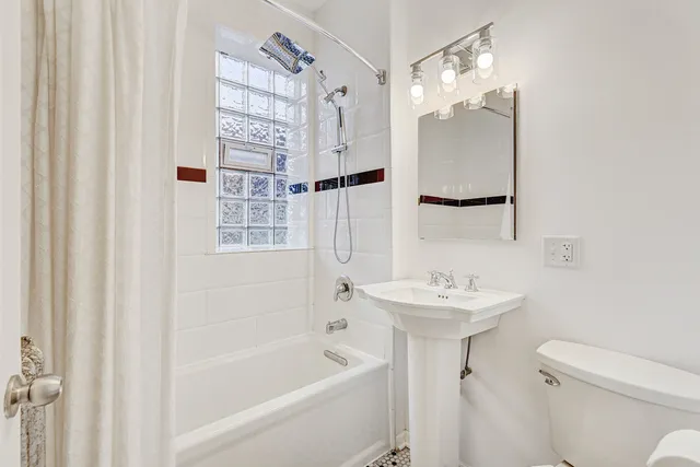 $244,500 | 4903 North Monticello Avenue, Unit 3, Chicago, IL 60625