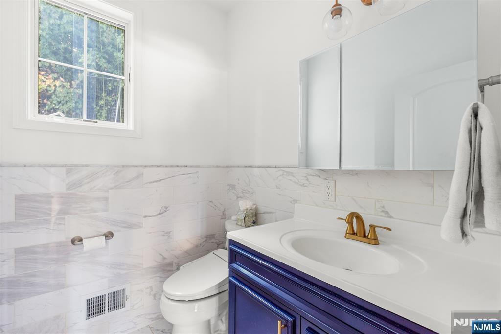 21 Cedar Street Cresskill, NJ 07626 - Photo 16 of 47