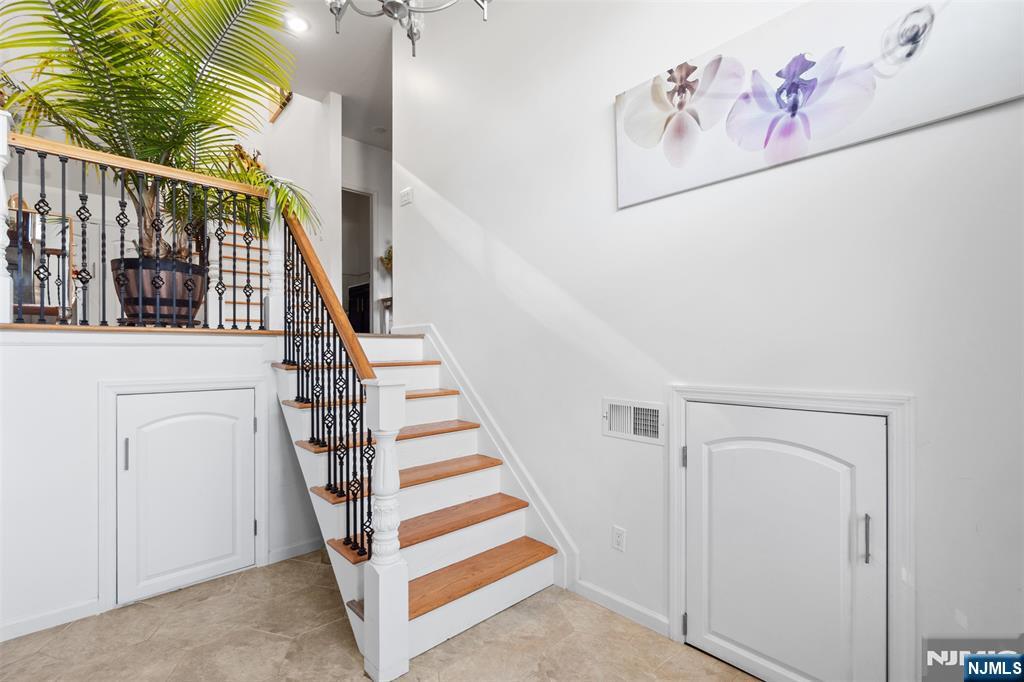 21 Cedar Street Cresskill, NJ 07626 - Photo 3 of 47