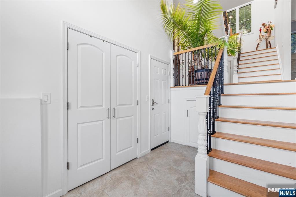 21 Cedar Street Cresskill, NJ 07626 - Photo 4 of 47