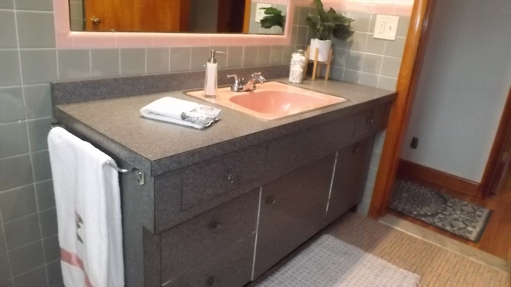 48 Ernest Avenue Worcester, MA 01604 - Photo 26 of 41