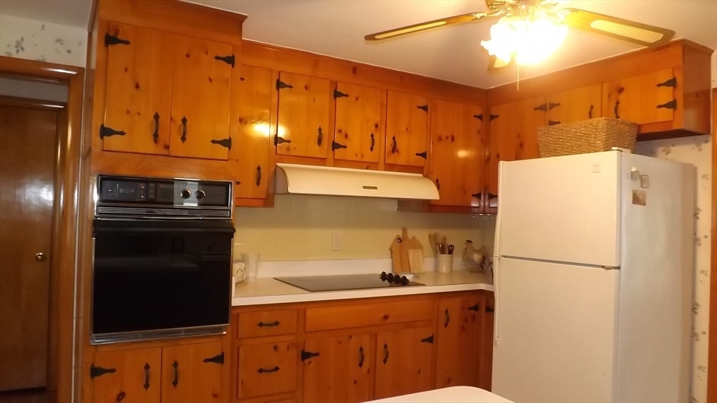 48 Ernest Avenue Worcester, MA 01604 - Photo 7 of 41