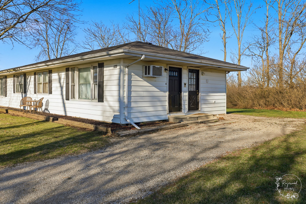 618-620 South Main Street Grant Park, IL 60940 - Photo 20 of 21 a front view of a house with a yard