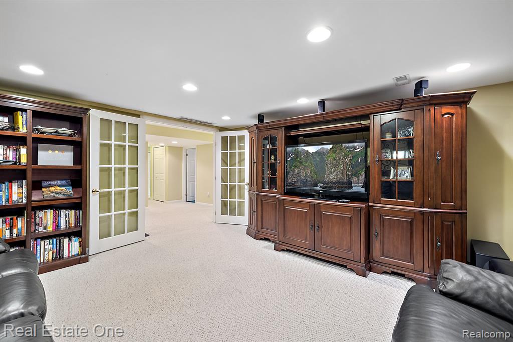 1276 Pembroke Drive Rochester Hills, MI 48307 - Photo 30 of 49